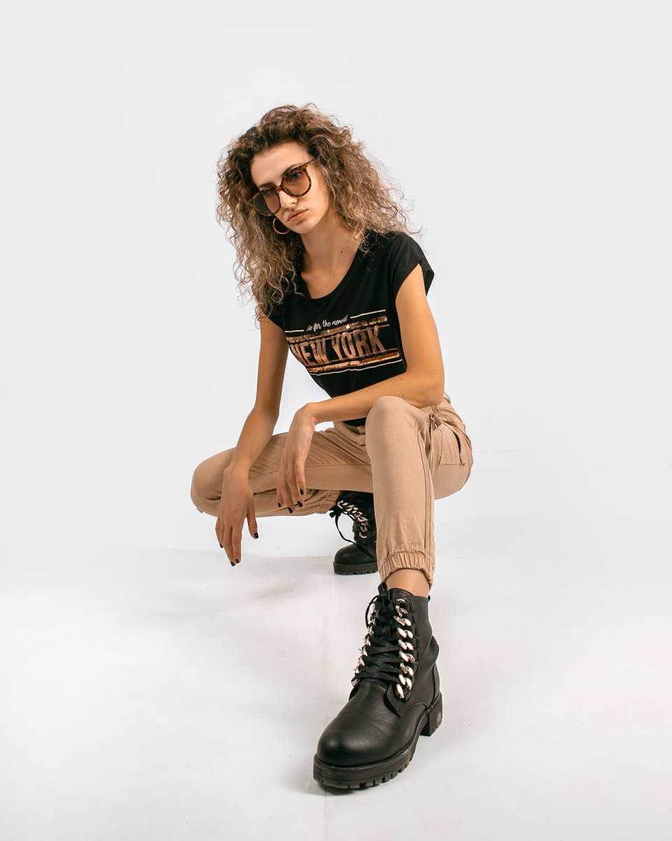 Γυναικείο Κοντομάνικο T-Shirt "Linn" σε Χρώμα Μαύρο