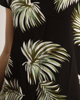 Γυναικεία κοντομάνικη μπλούζα με τύπωμα φύλλα "Farina" μαύρο χρώμα