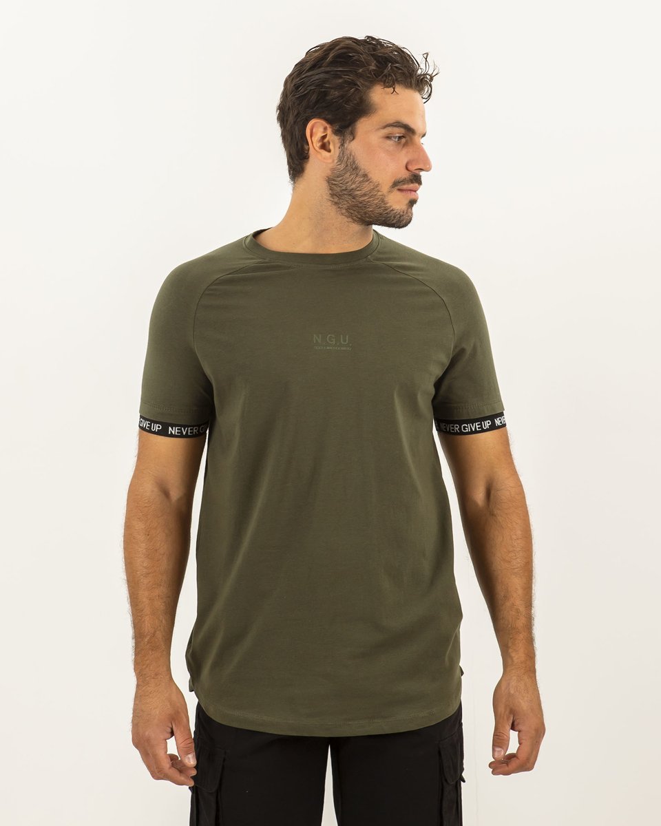 Ανδρική μπλούζα ελαστική με σχέδιο στο μανίκι "N.G.K." χακί