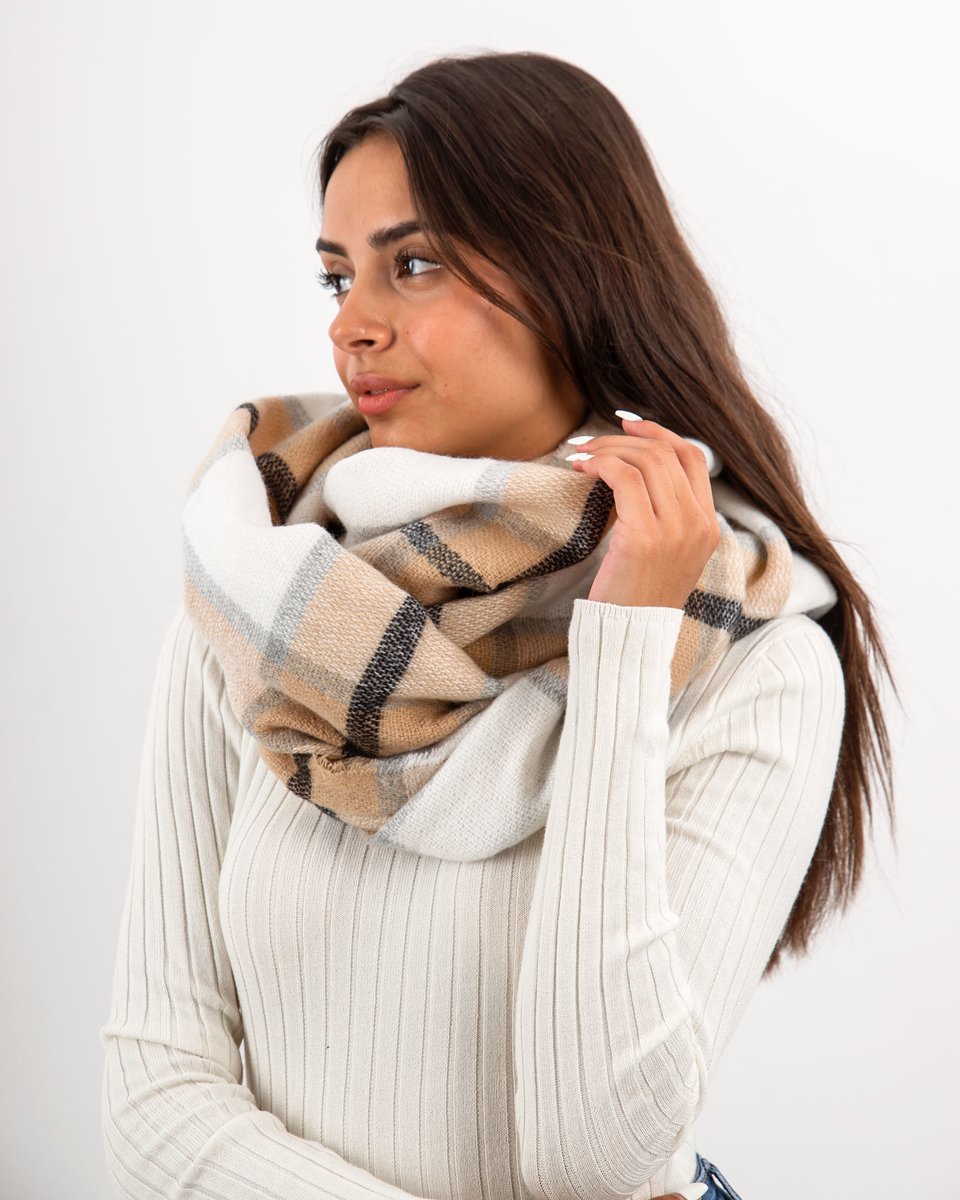 Picture of Women's Checked knit wrap "Carry"