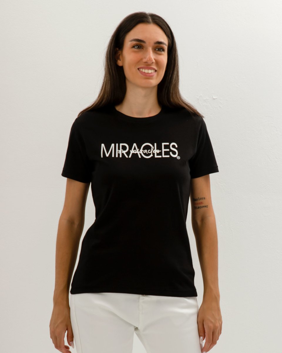 Picture of Γυναικεία Κοντομάνικη Μπλούζα με Τύπωμα "Miracles" Μαύρο